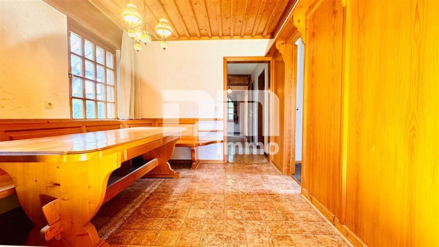 Hochwertiges 1-2 Familienhaus mit großem Garten in erhobener Ortsrandlage mit Panoramablick - EG Essbereich offen